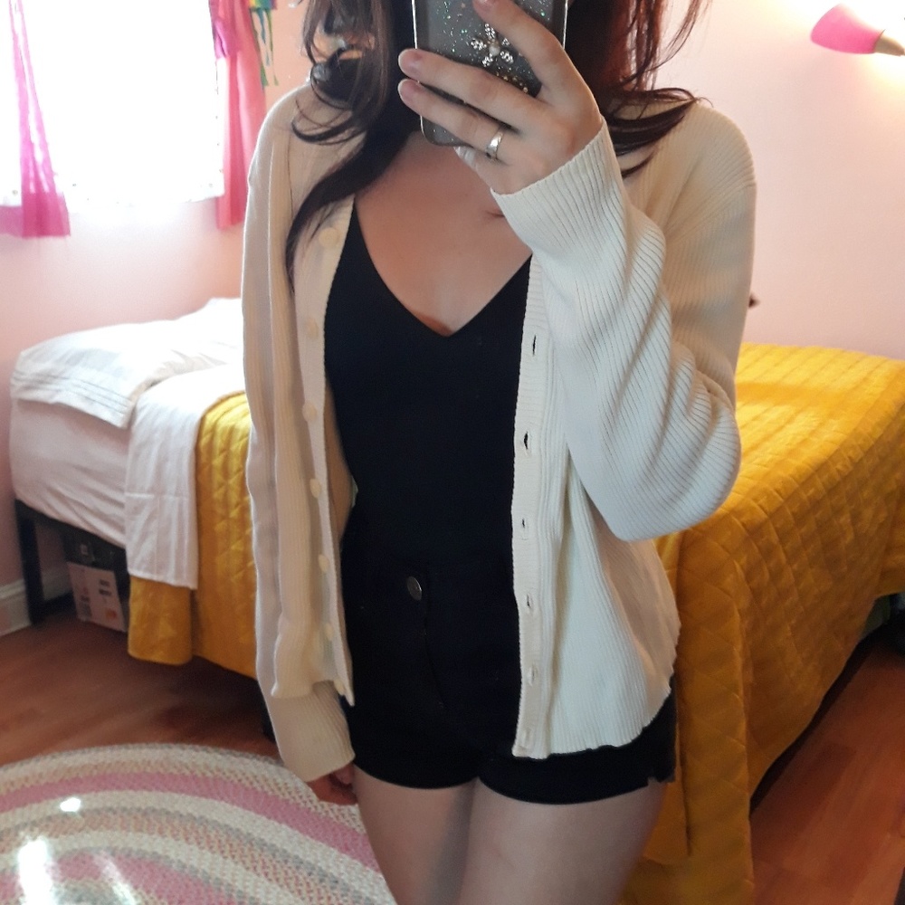 GAP// CARDIGAN CREAM BUTTON SWEATER